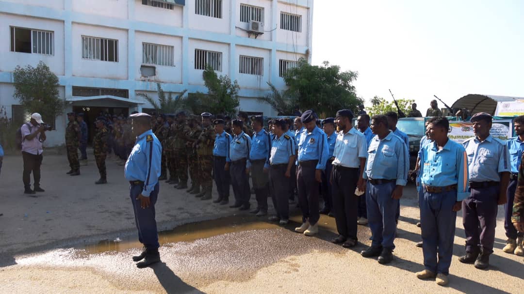 تحت شعار "تمهل.. نحن بانتظارك" مدير عام أمن أبين يدشن فعاليات أسبوع المرور العربي لعام 2026 (4-10 مايو) تحت شعار "تمهل.. نحن بانتظارك" مدير عام أمن أبين يدشن فعاليات أسبوع المرور العربي لعام 2026 (4-10 مايو)